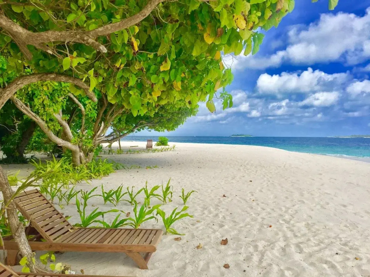 Отель Ithaa Inn Kamadhoo