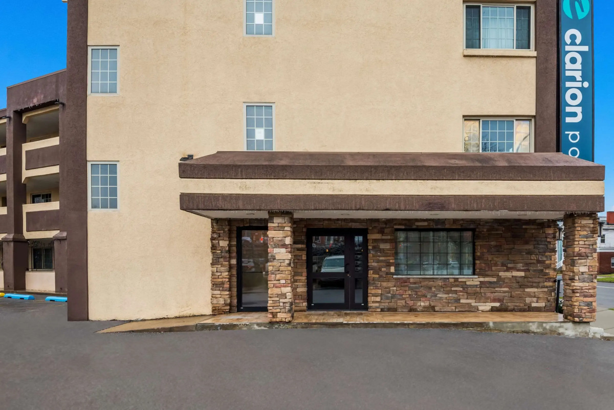 Clarion Pointe Downtown