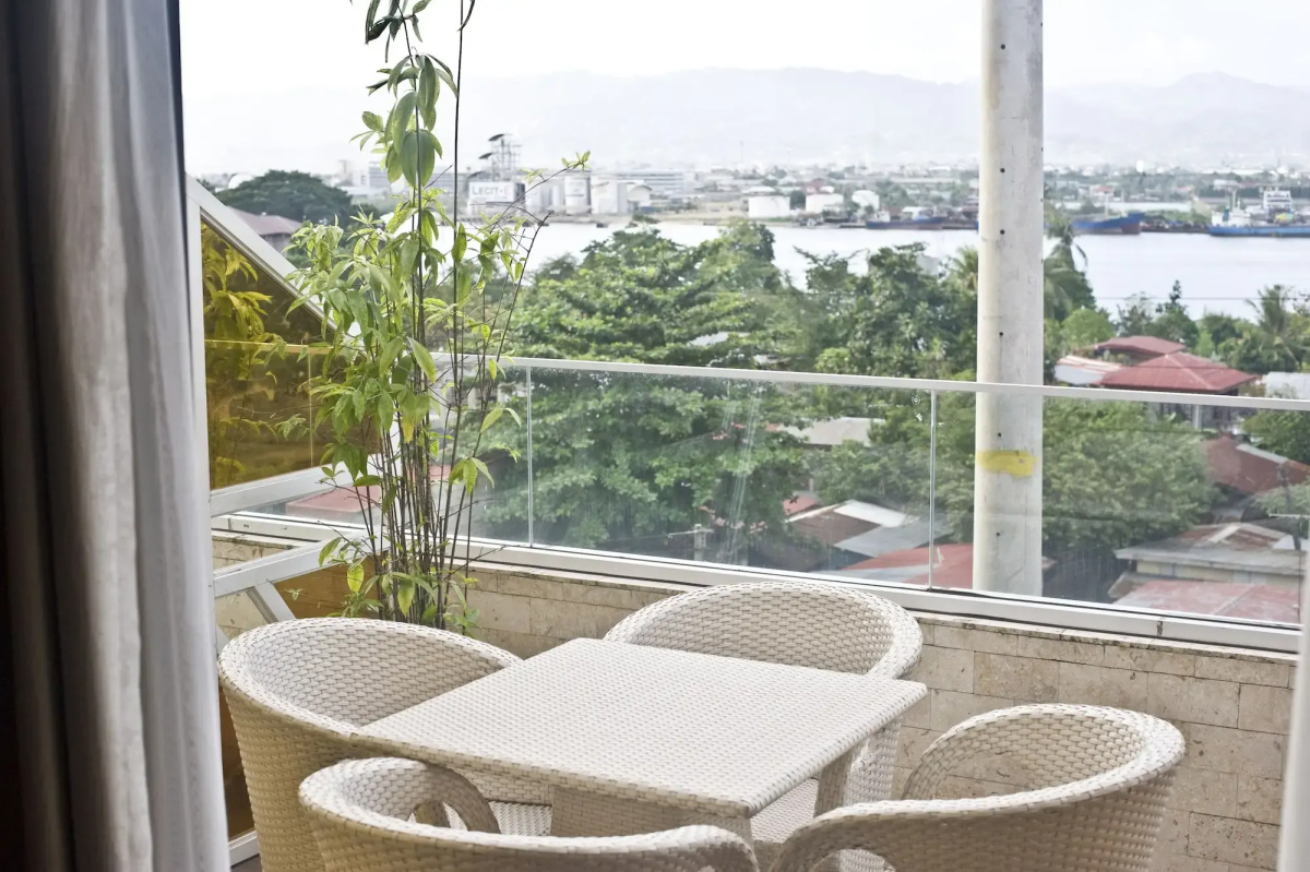Goldberry Suites & Hotel Mactan