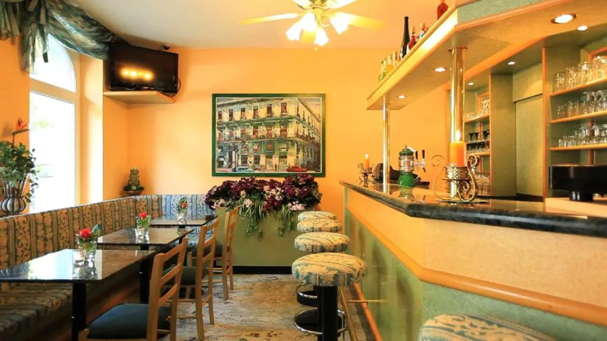 Adesso Hotel