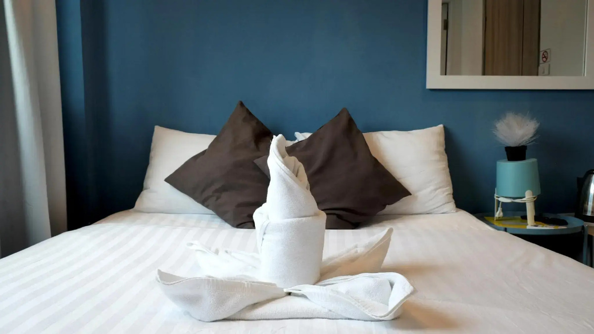 Sleep With Me Bangkok - BTS Phra Khanong