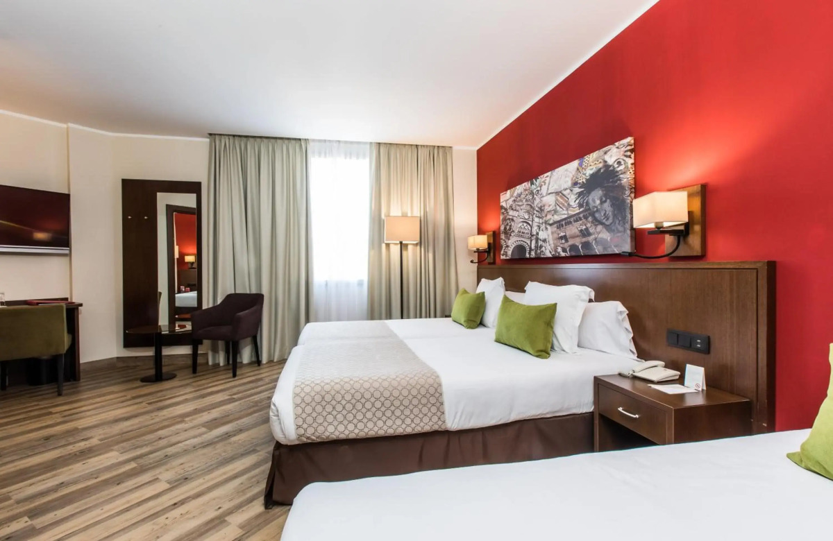 Отель Leonardo Hotel Barcelona Gran Via