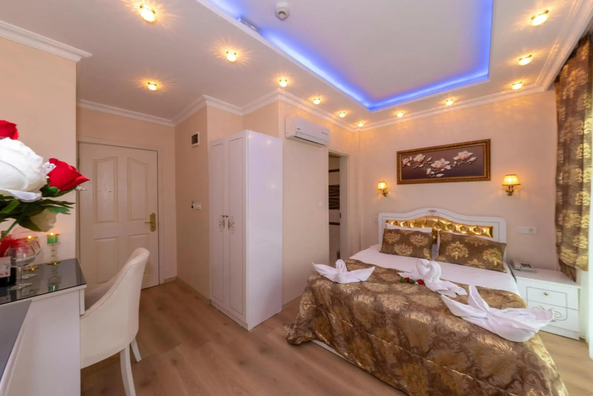 Charm Hotel