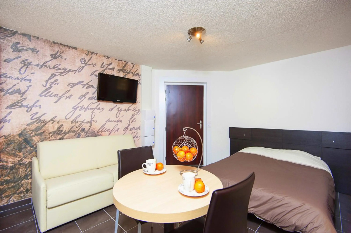 Villa Serafina Apartments