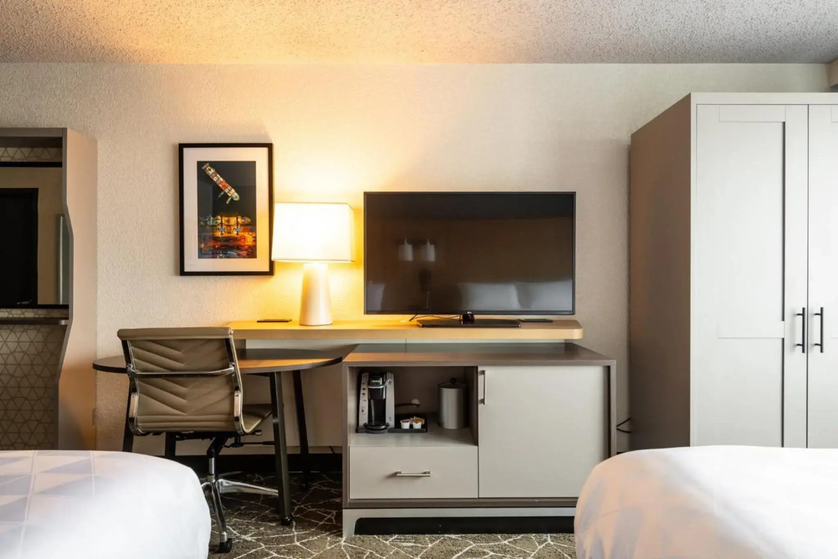 Holiday Inn Newark International Airport by IHG