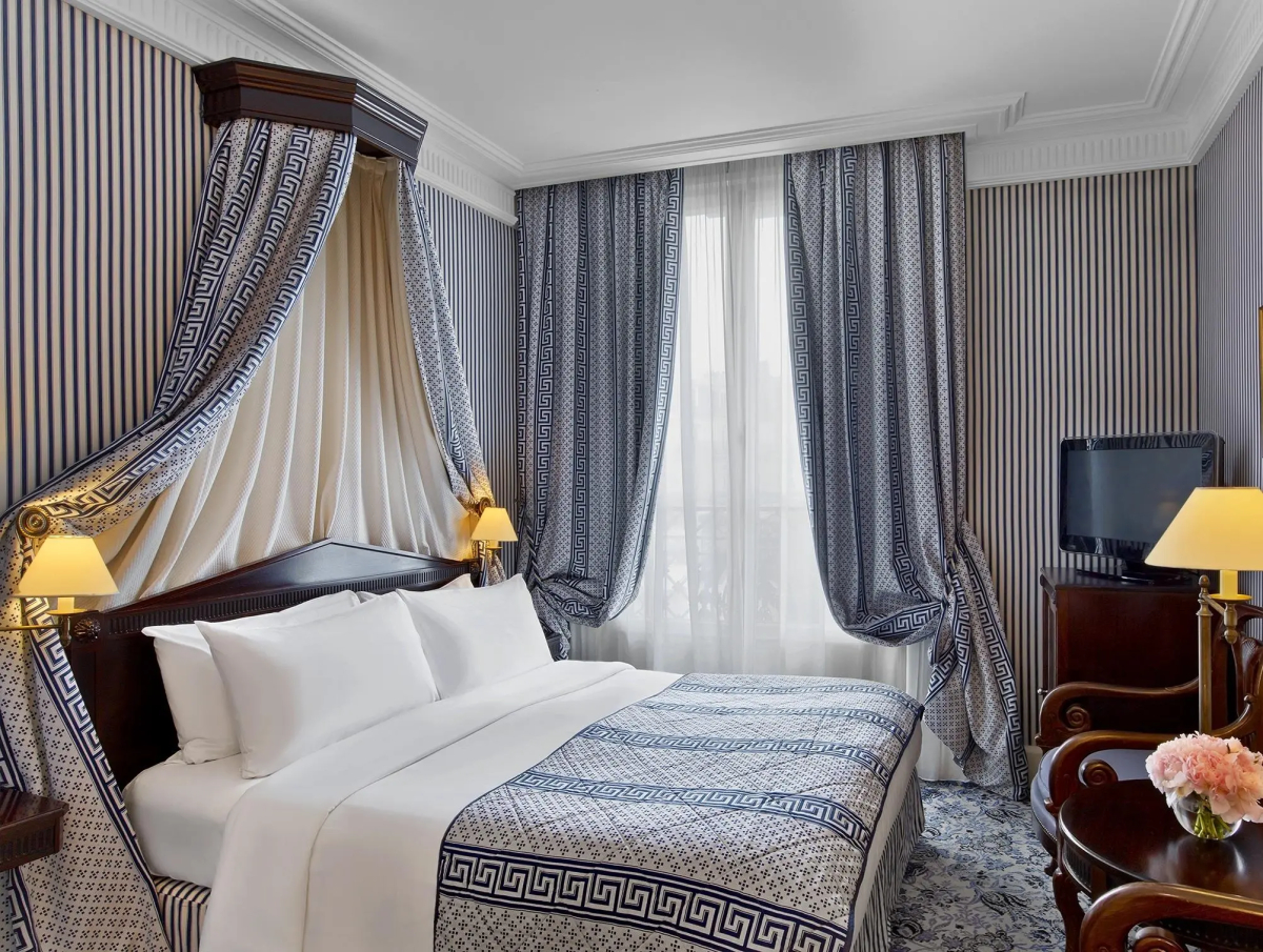 Le Dokhan’s Paris Arc de Triomphe, a Tribute Portfolio Hotel