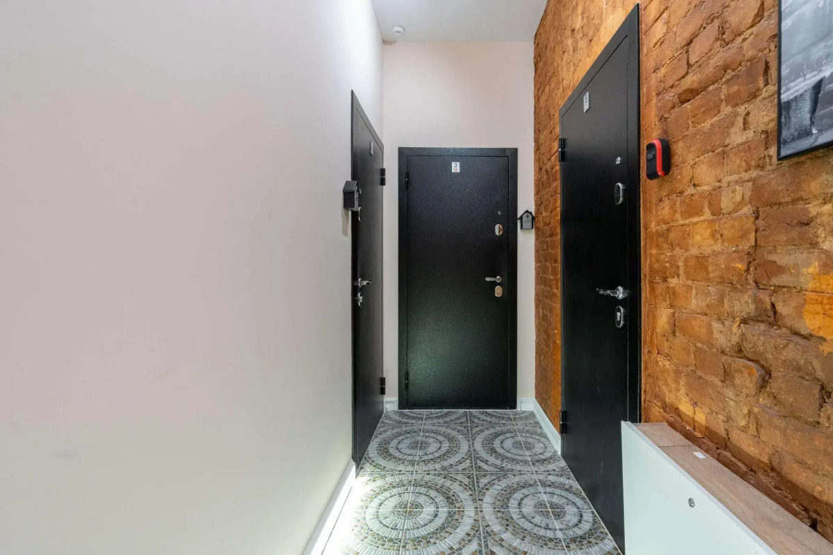 Метры в центре на Греческом проспекте 17