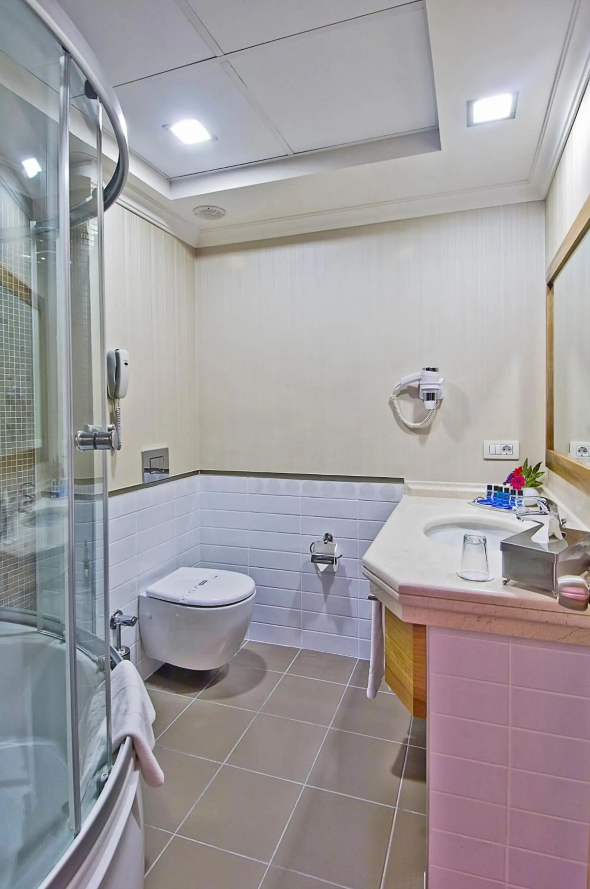 Tugcu Hotel Select