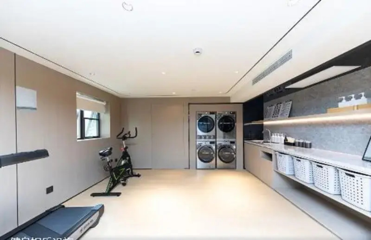 Ji Hotel (Shanghai Hailun Road Metro Station)