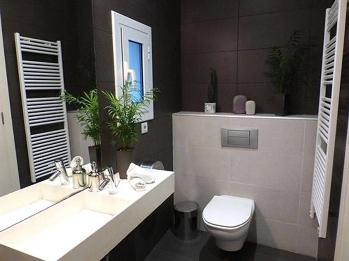 Super Balmes Guest House