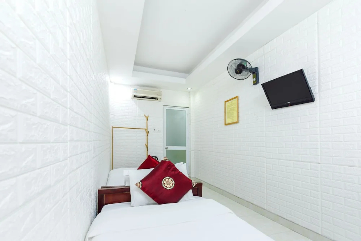 OYO 604 Queen Hotel