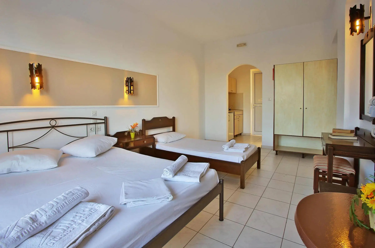 Hillside Studios & Apartments