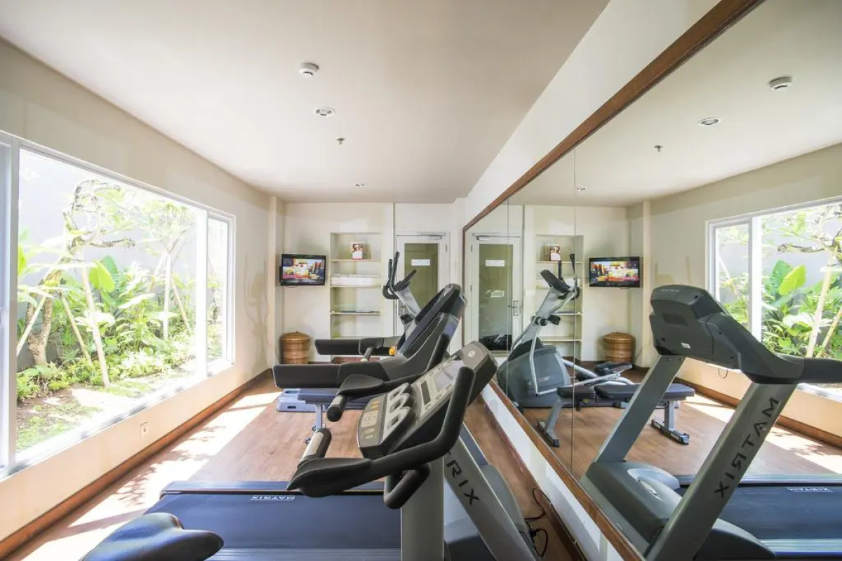 Отель Sevn Legian