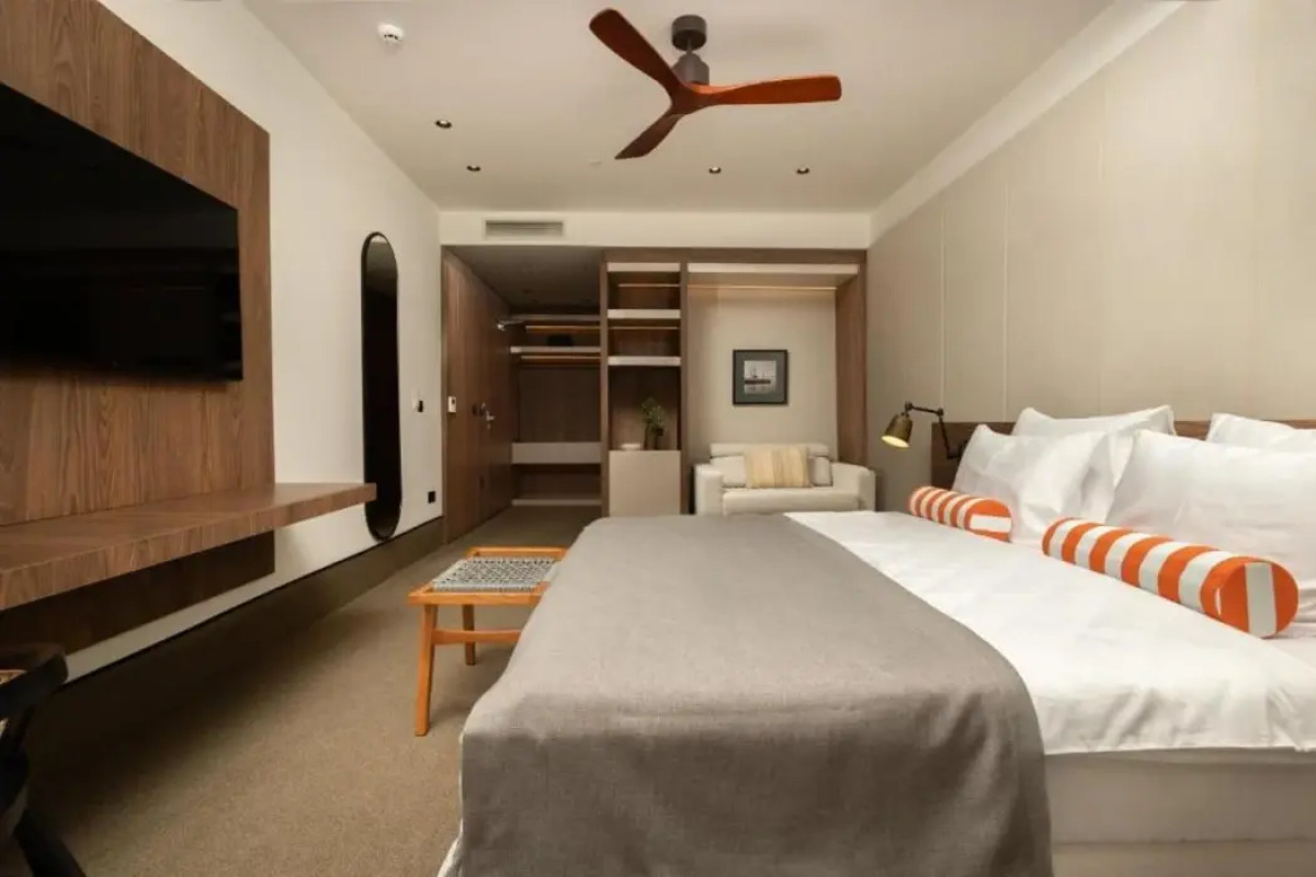 Infinity Hotel & More