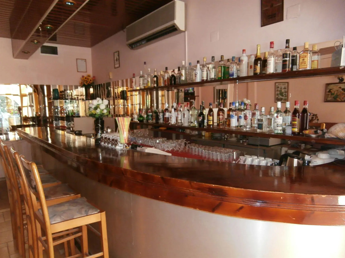 River Studios & Apartments