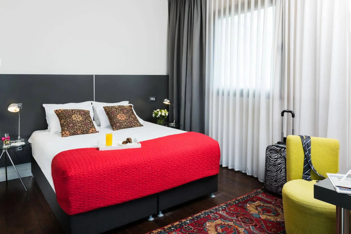 Sea Side by Zvieli Hotels