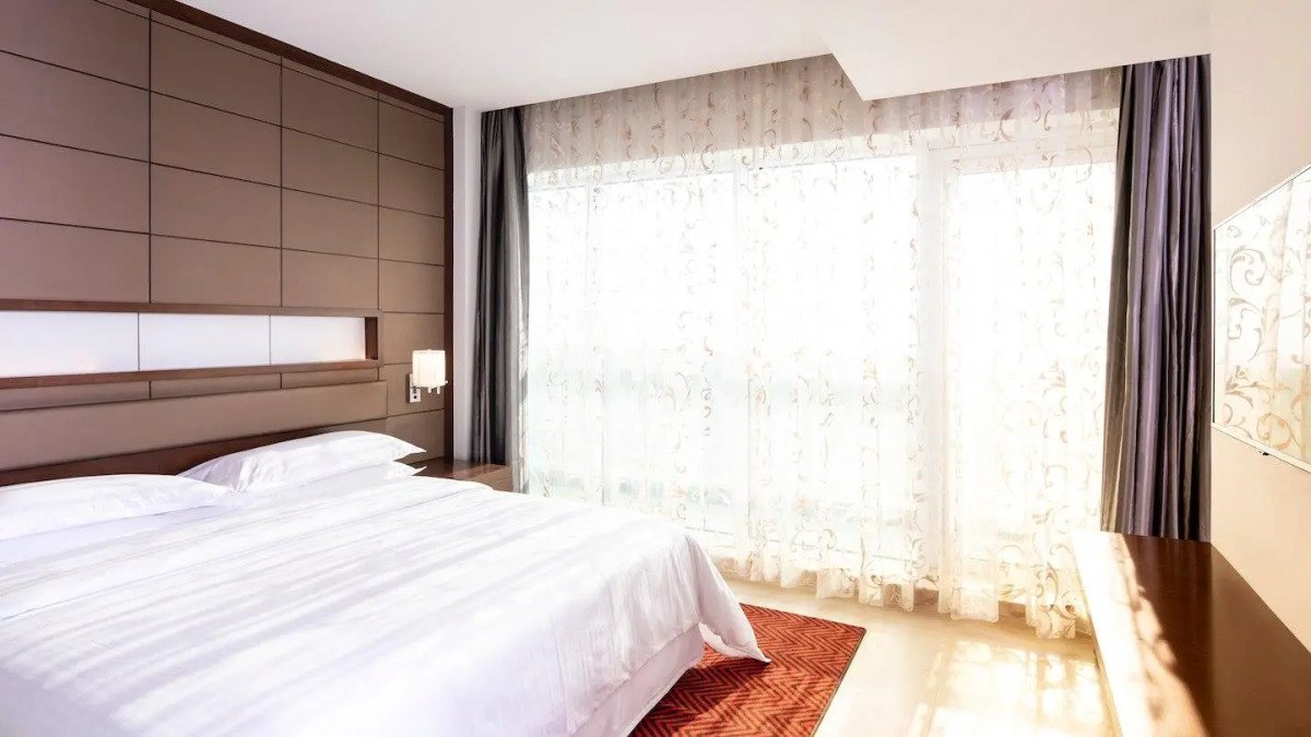 Отель Four Points by Sheraton Sharjah