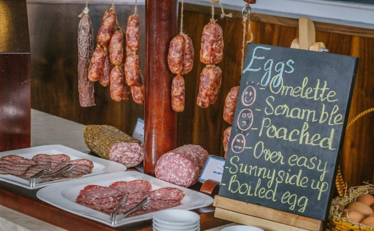 Happy Life Grand Hotel & Sky Bar