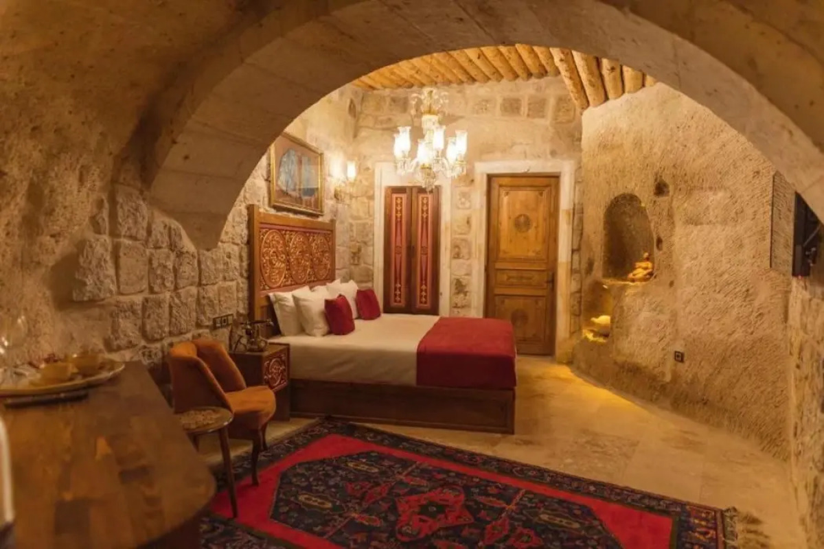 Solo Cave Suites