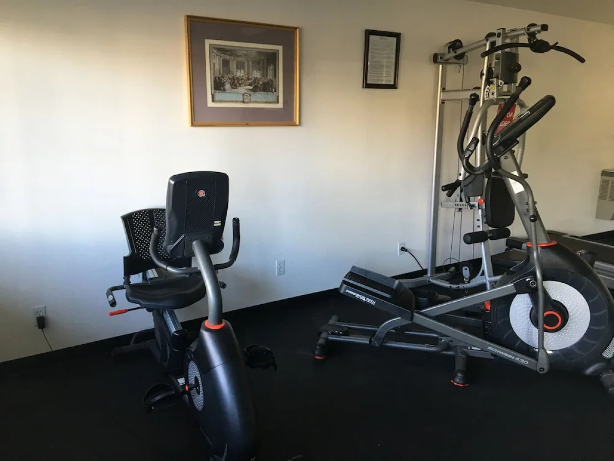 Econo Lodge Inn & Suites Central