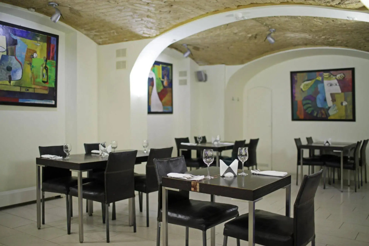 Rixwell Centra Hotel