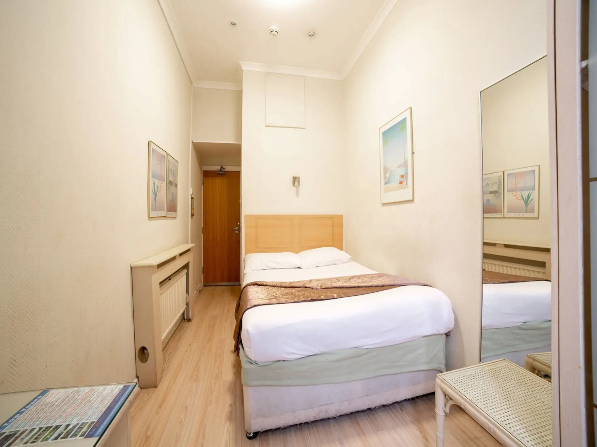 Отель Amsterdam