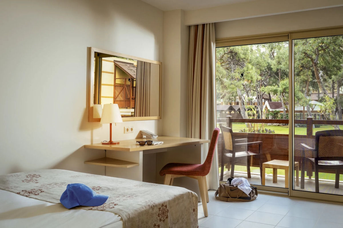 Robinson Camyuva - Adults only