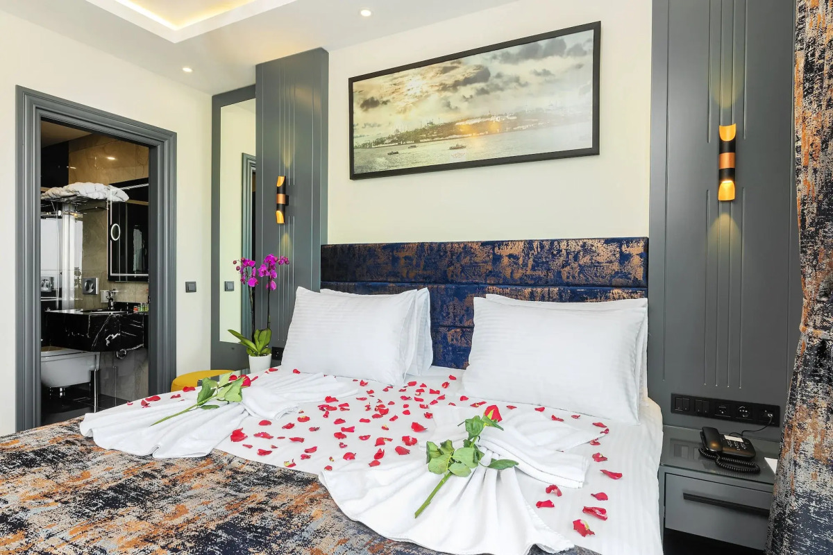 The Magnaura Palace Hotel