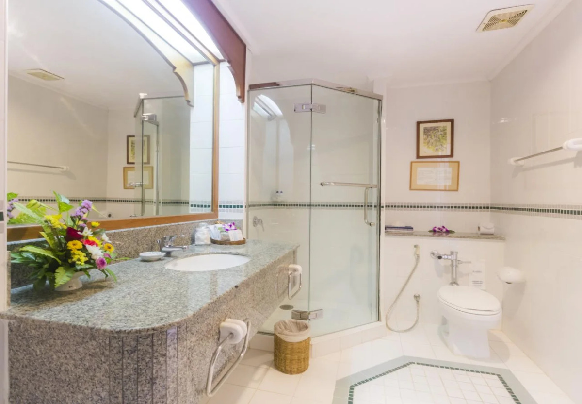 Курортный отель Amora Beach Resort Phuket