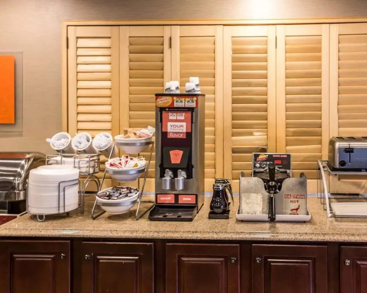 Comfort Suites Oakbrook Terrace near Oakbrook Center