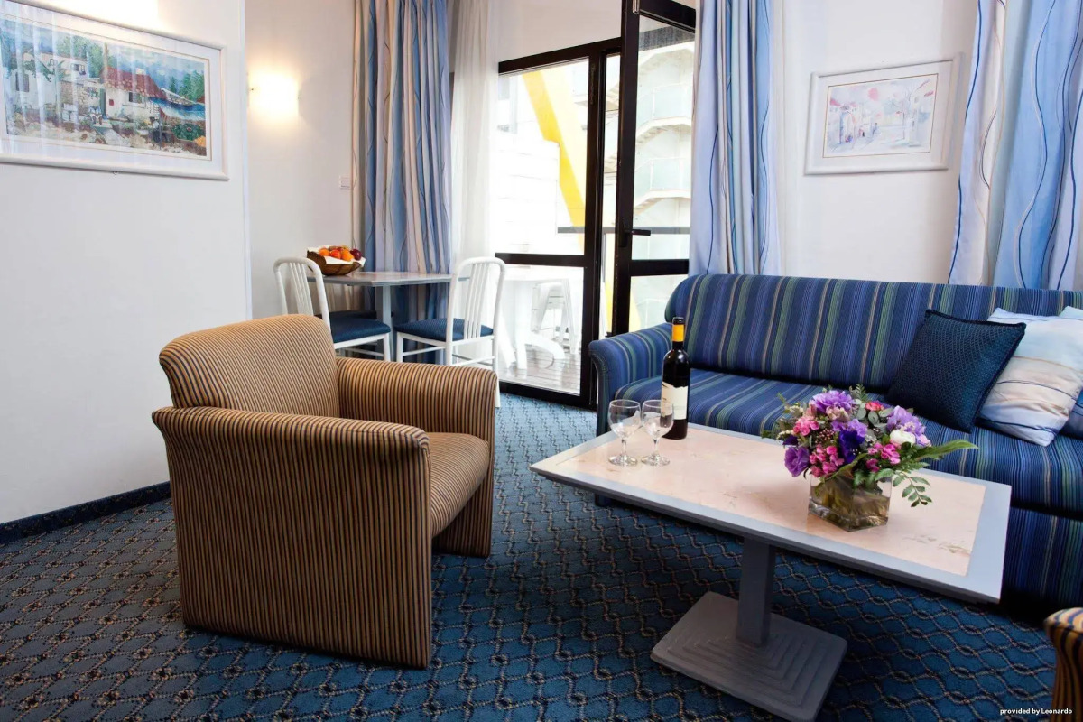 Best Western Regency Suites