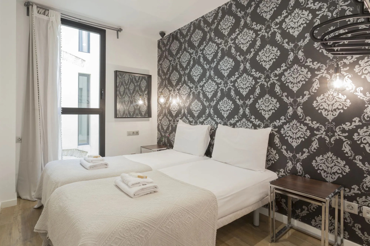 Liceu Apartments by gaiarooms