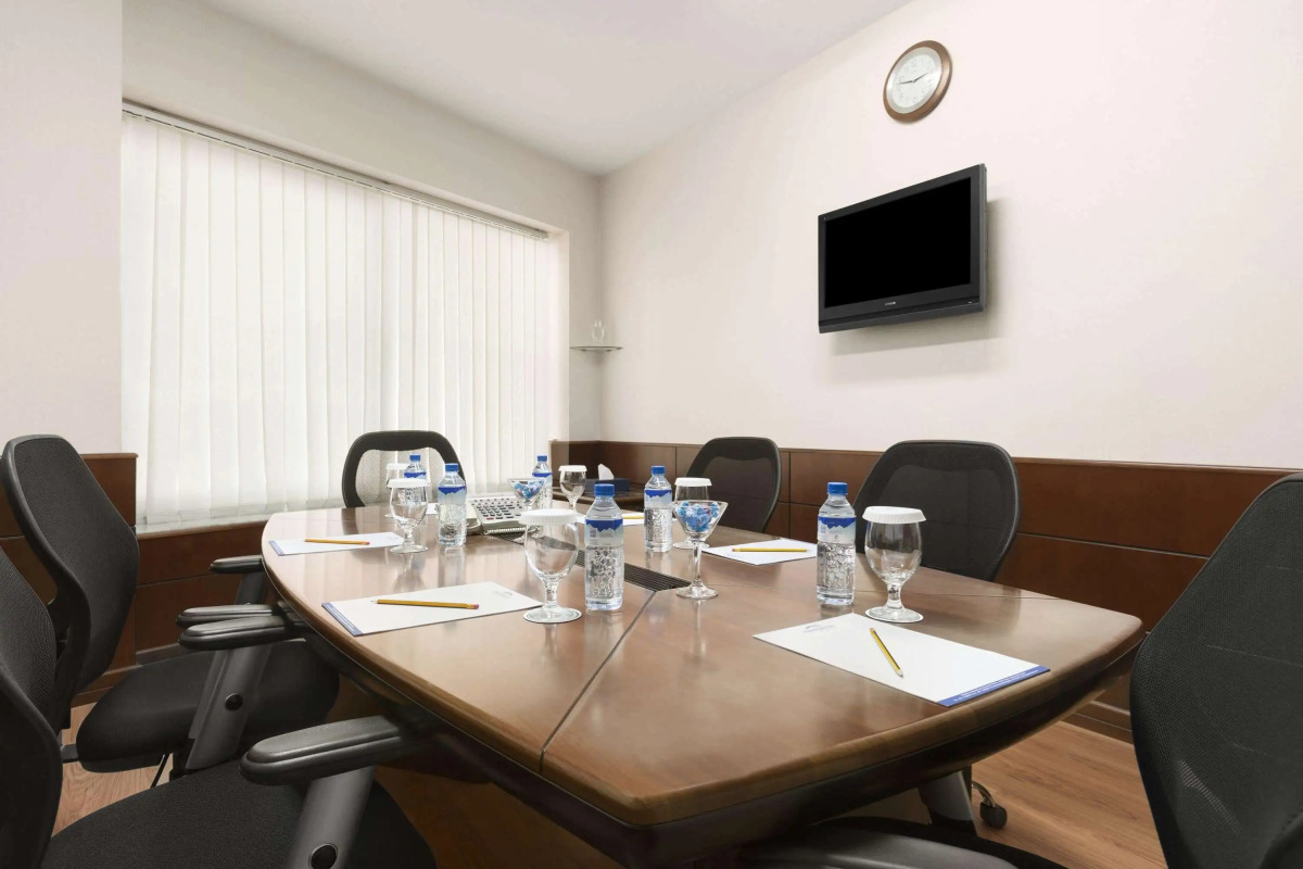 Отель Howard Johnson by Wyndham Bur Dubai