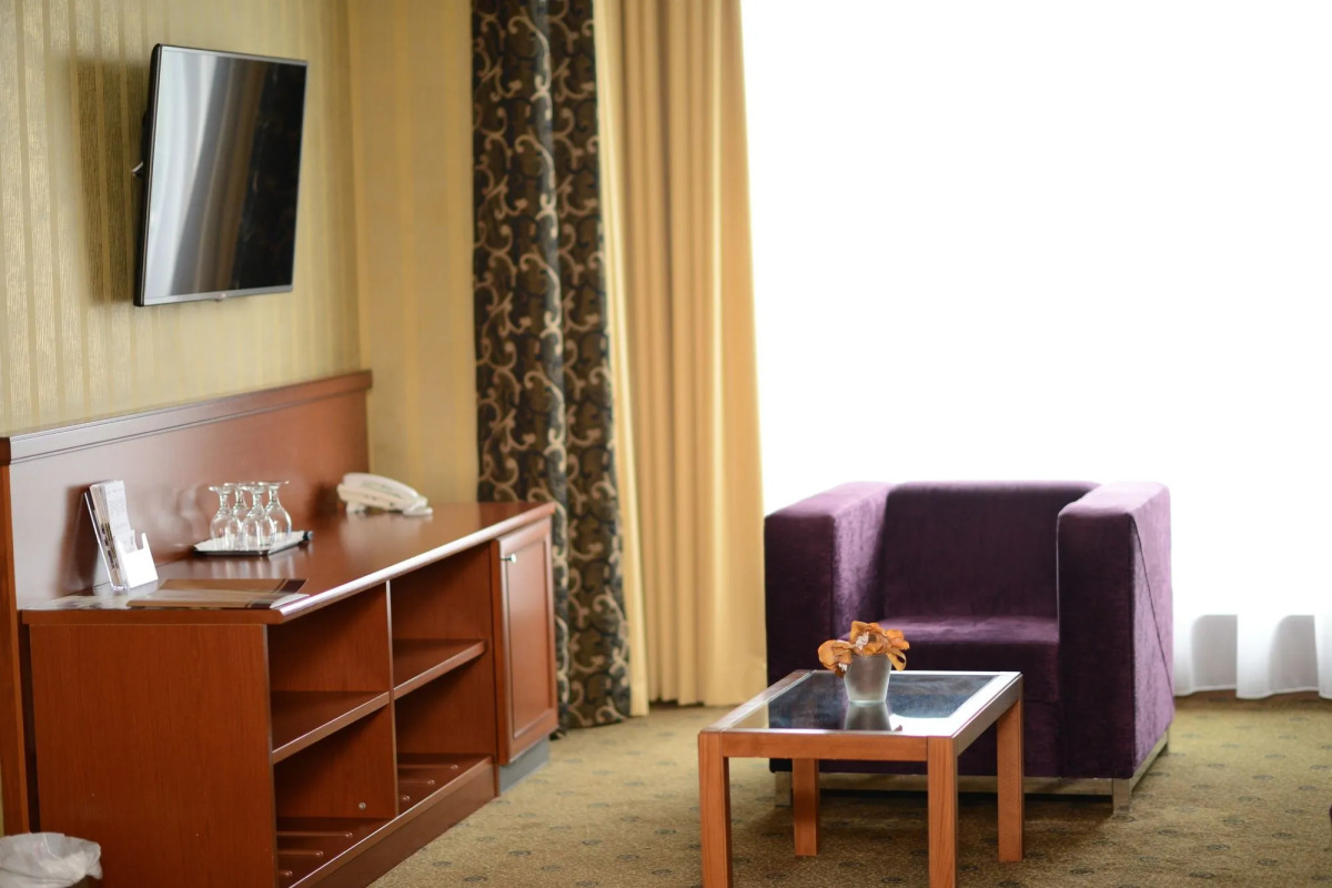 Hotel Golden Lake Resort