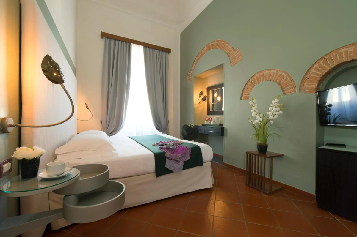 De La Pace, Sure Hotel Collection by Best Western