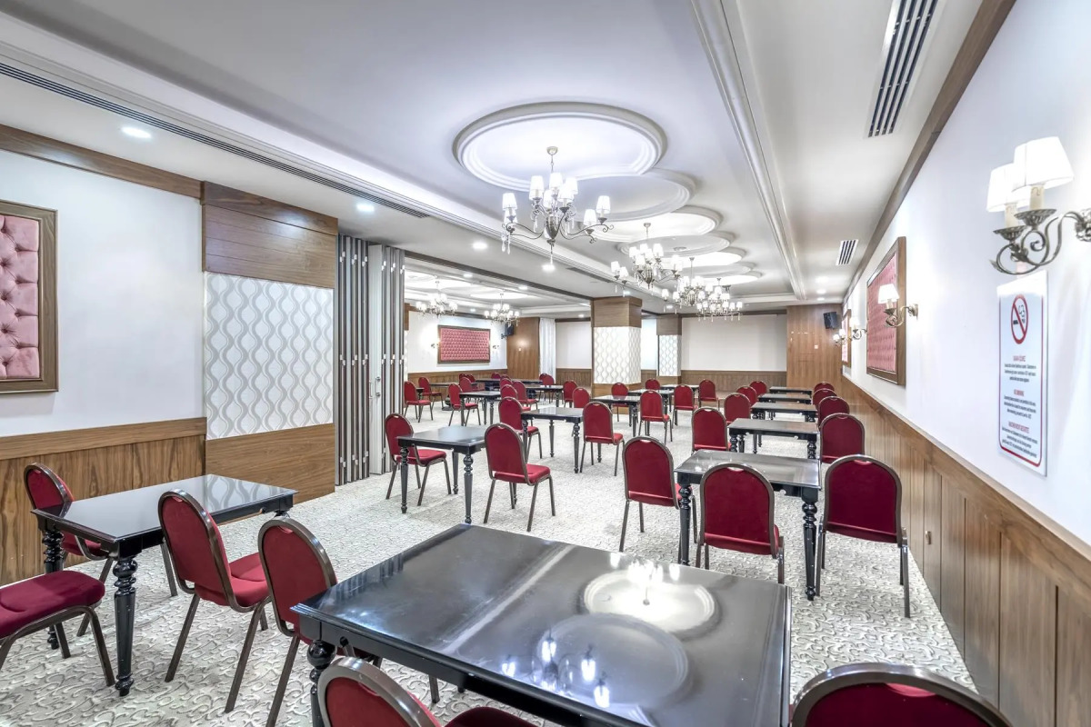 Hotel Orange Palace Side