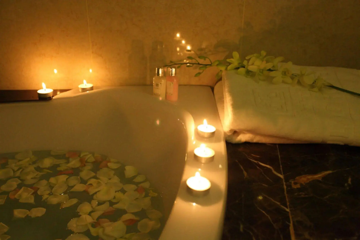 Au Lac Charner Hotel