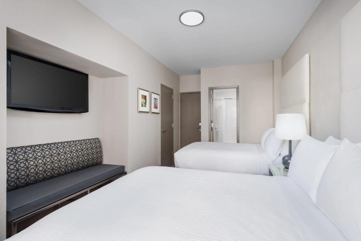 Holiday Inn Express Chicago - Magnificent Mile by IHG