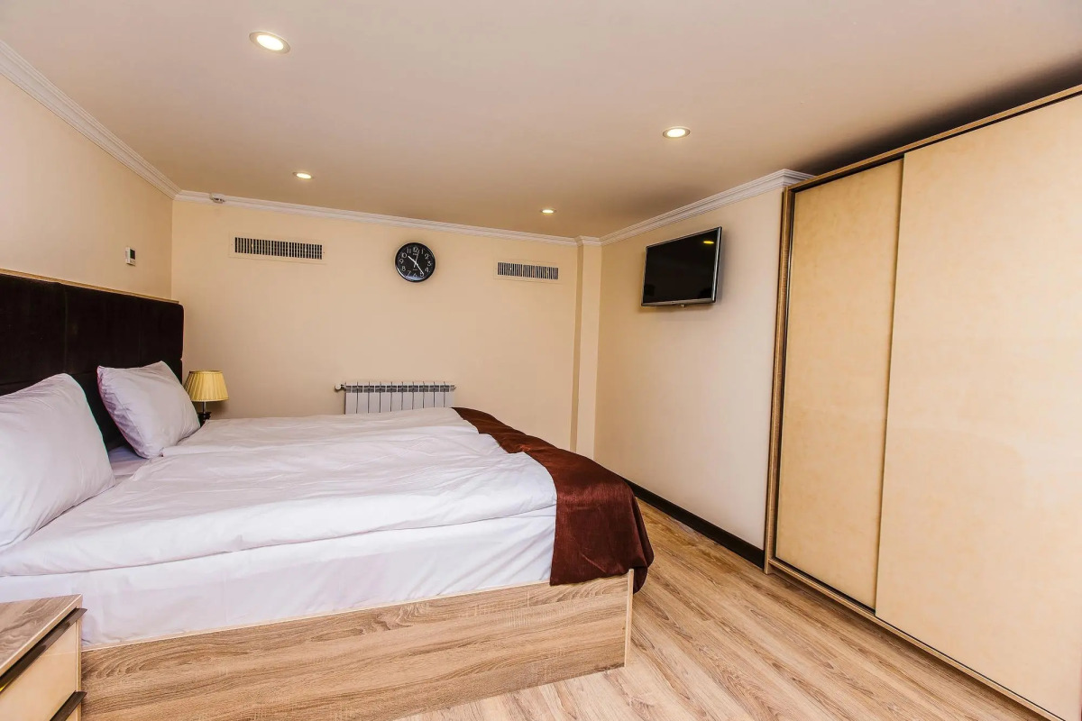 Отель Deluxe City