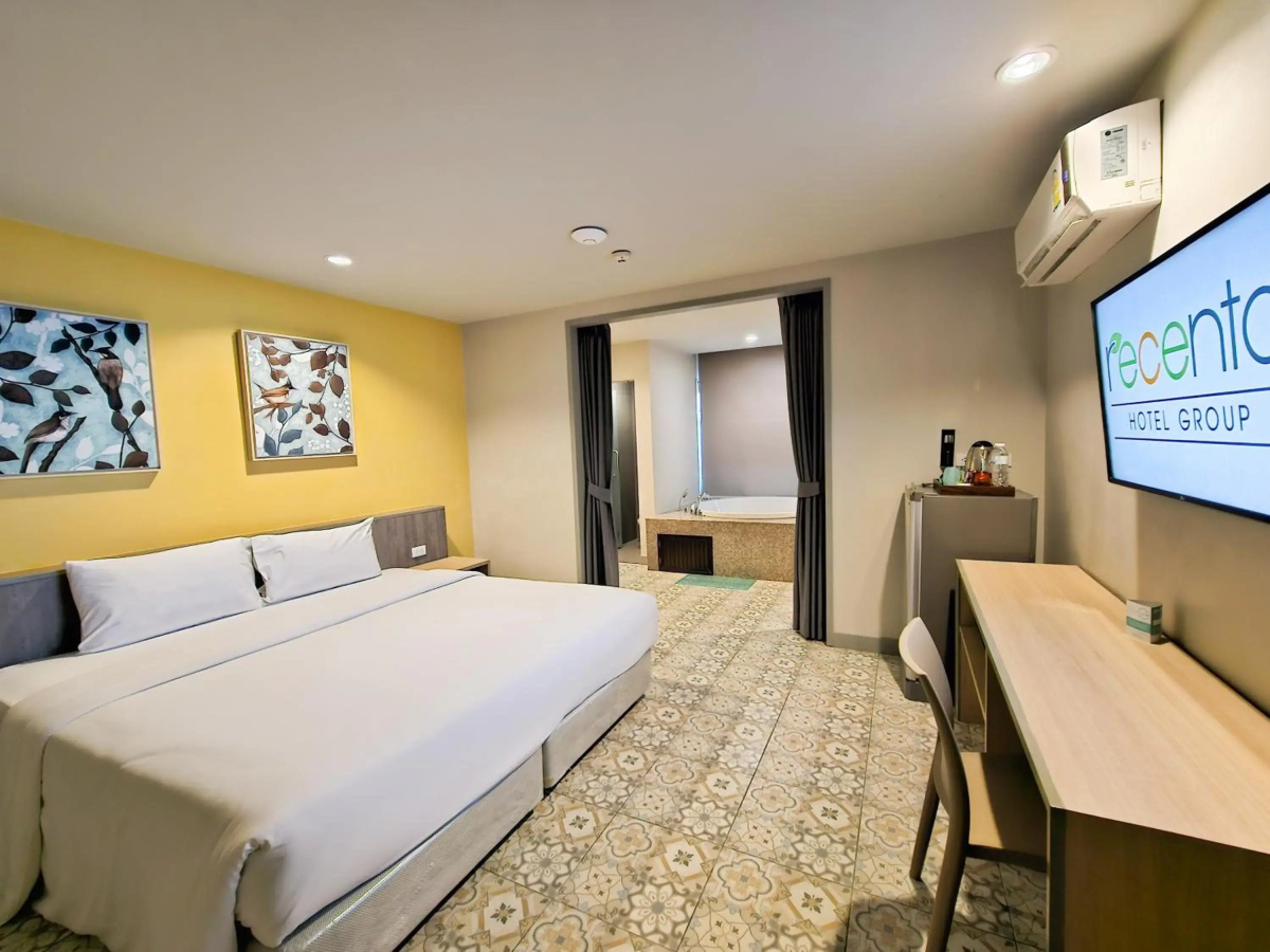 Отель Recenta Suite Phuket Suanluang
