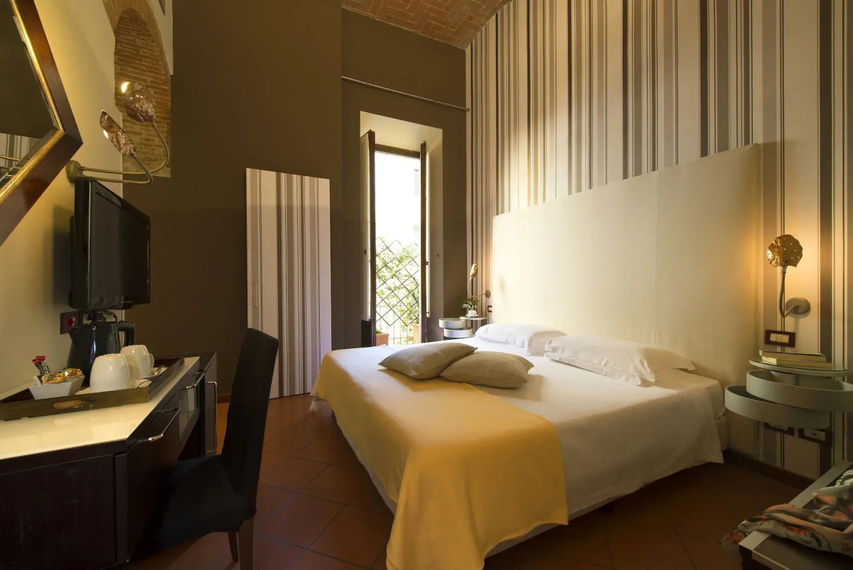 De La Pace, Sure Hotel Collection by Best Western