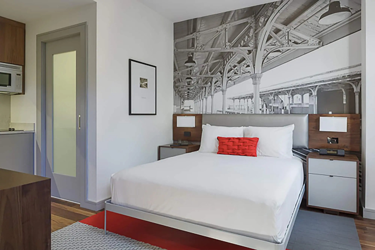 Отель The Revolution