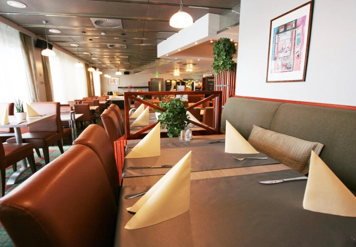 Skyline Airport Hotel