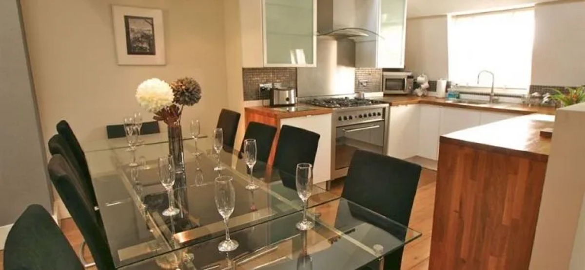 Ei8ht Brighton Apartments