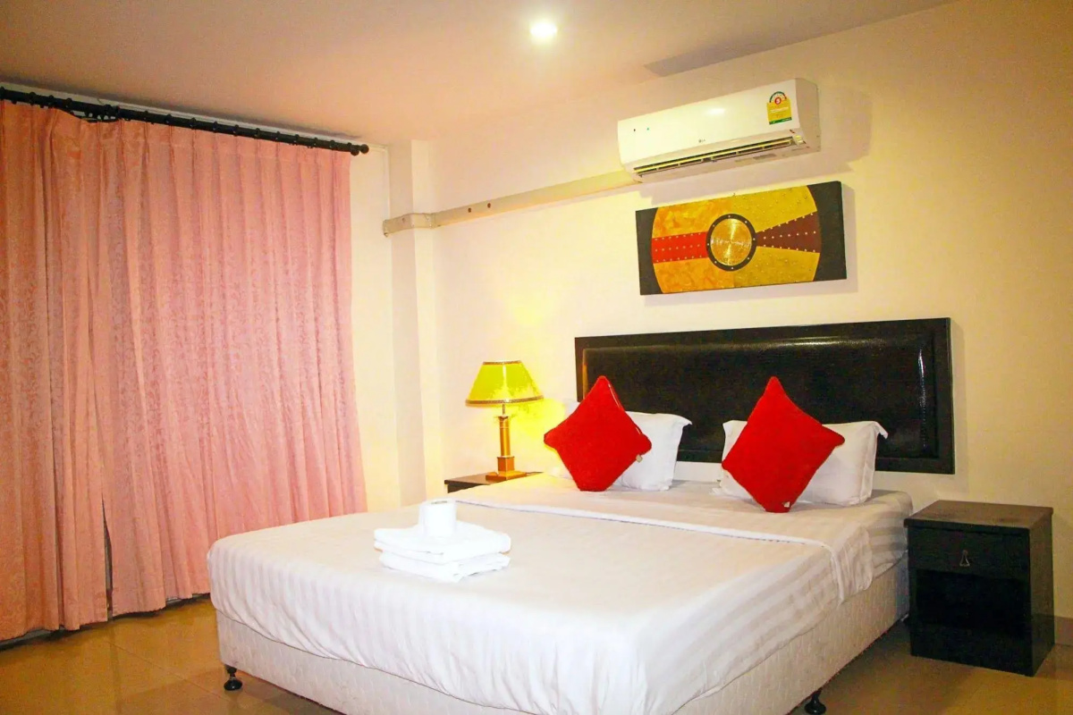 Royal Q&D Suites Hotel