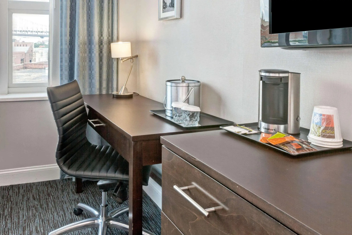 Wyndham Garden Long Island City Manhattan View Hotel