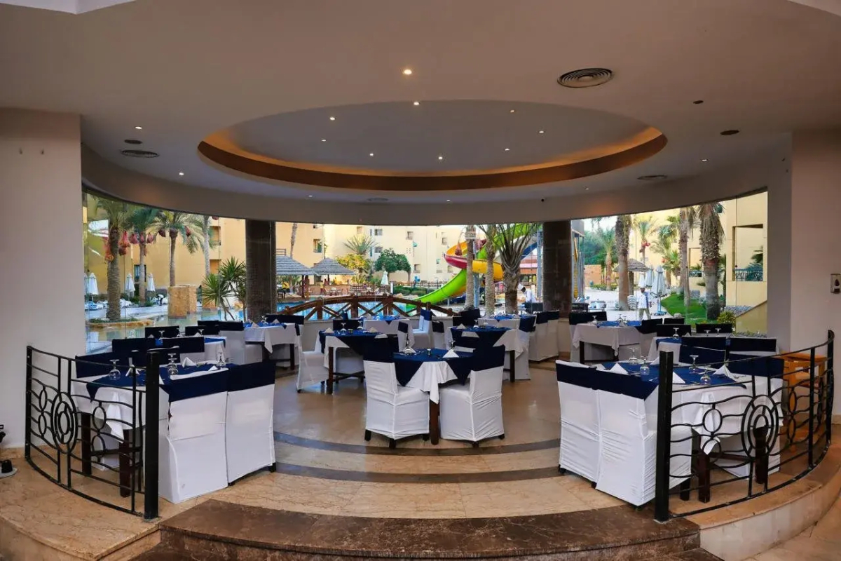 Eagles Downtown Zahabia & Beach Resort