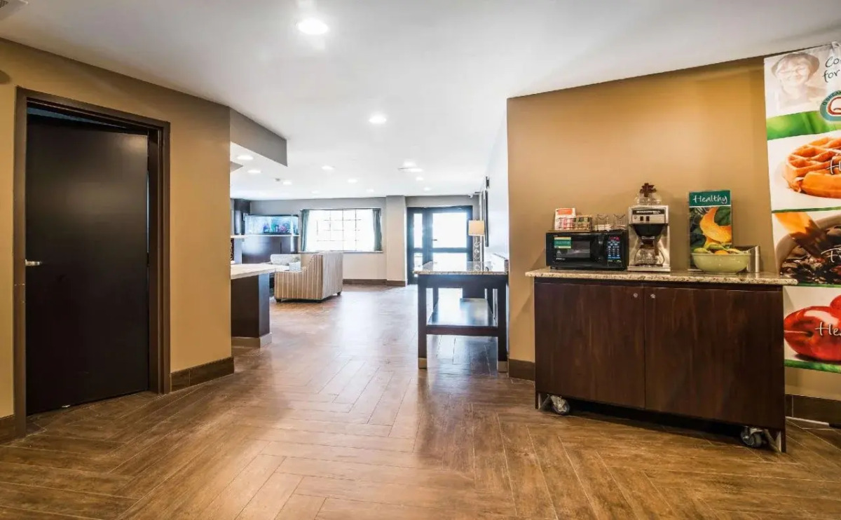 Clarion Pointe Downtown