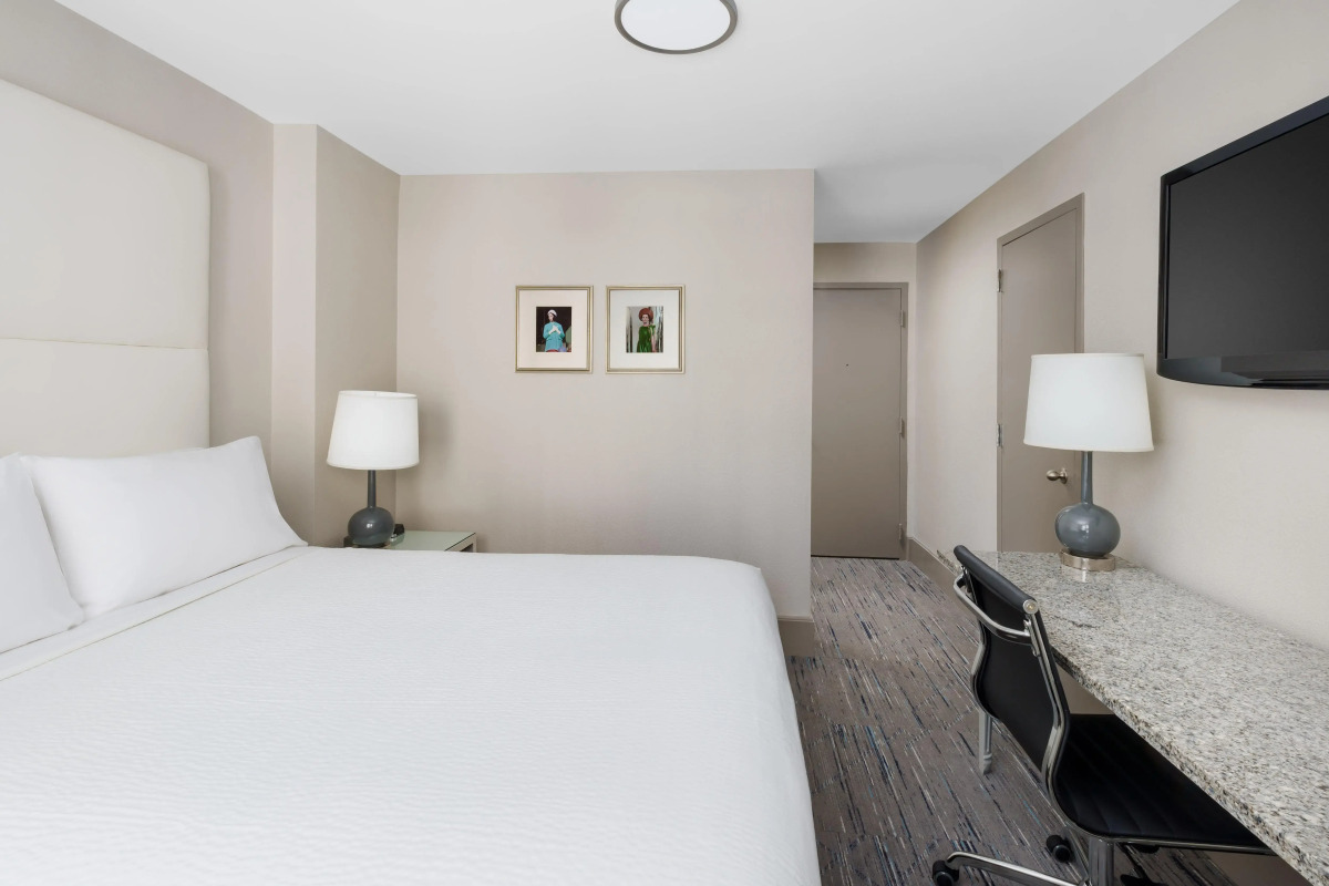 Holiday Inn Express Chicago - Magnificent Mile by IHG