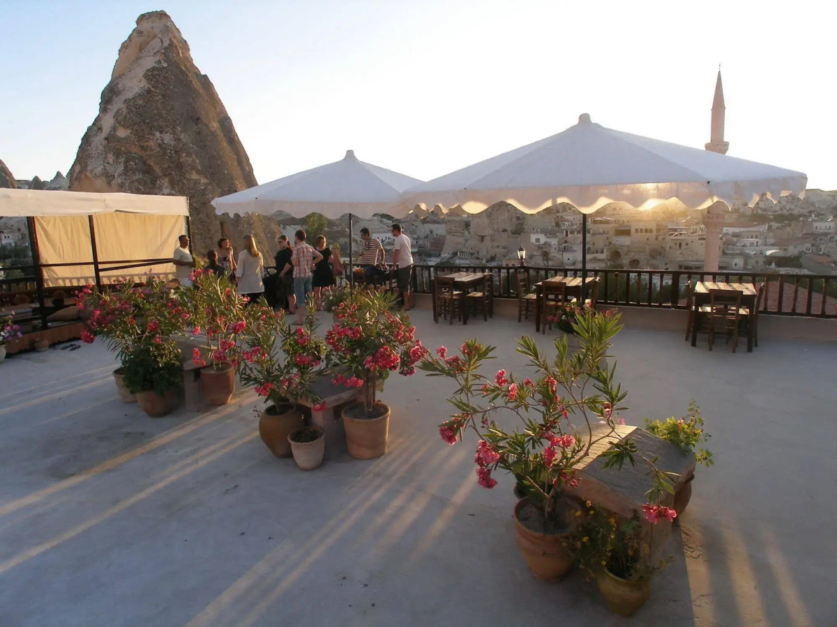 Arch Palace Hotel